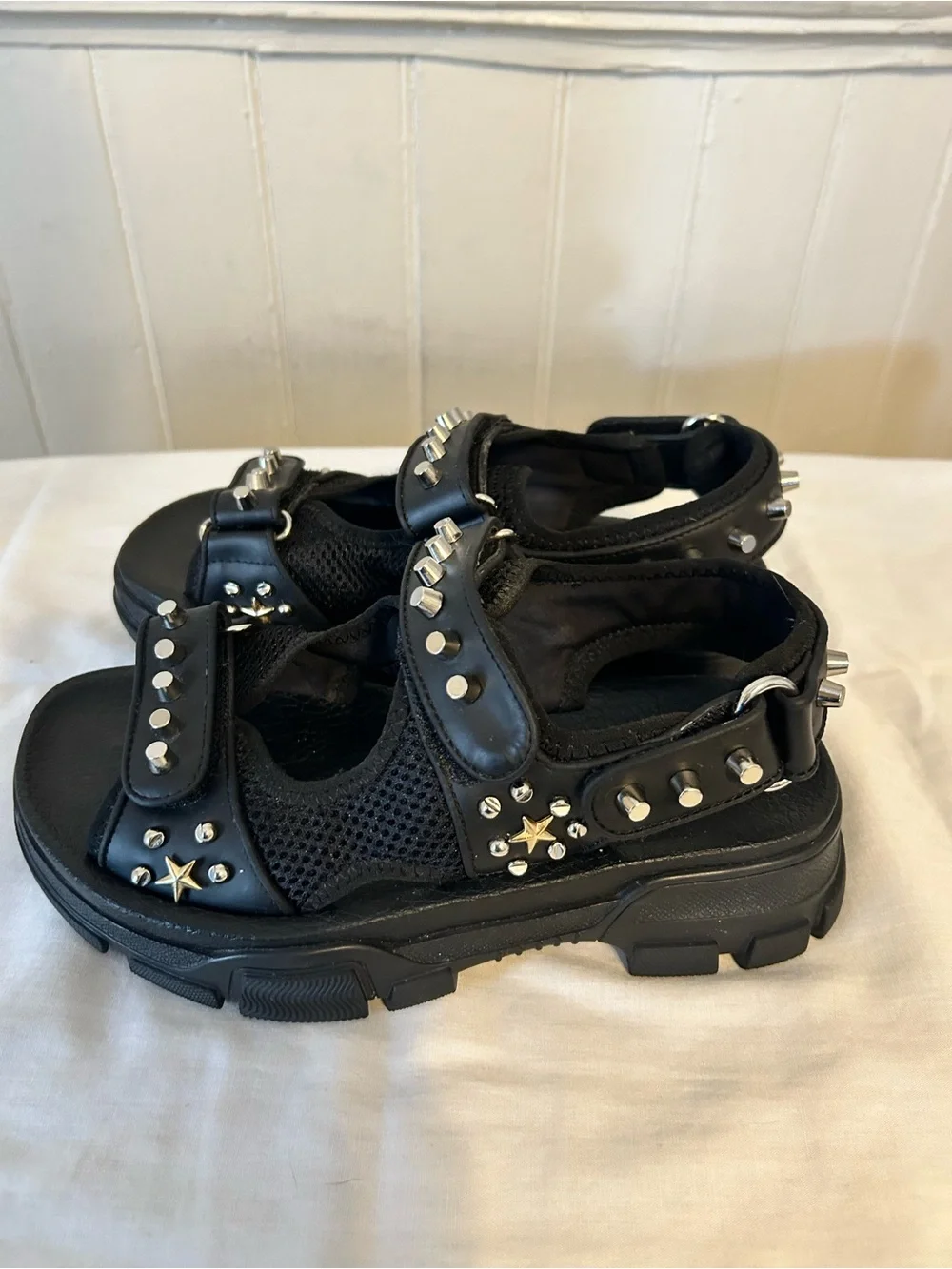 Authentic Gucci Aguru Studded Sandals/Men’s 7- Women’s 8.5